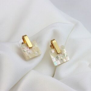 Elegant Gold and Cream Earrings